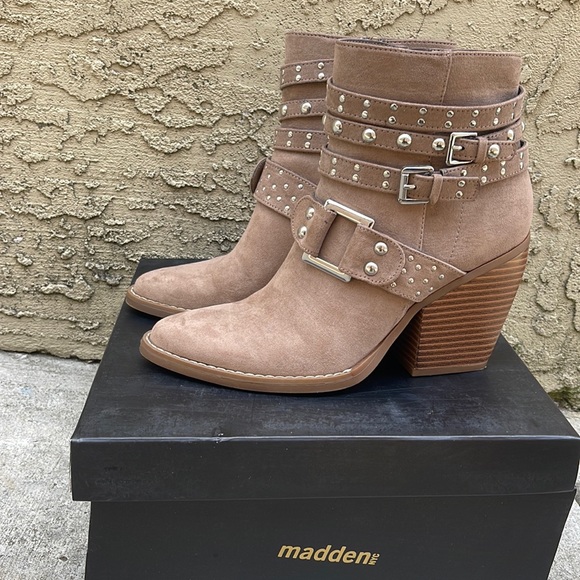 Steve Madden boots! Size 7. Worn once to an inside event. - Picture 1 of 5